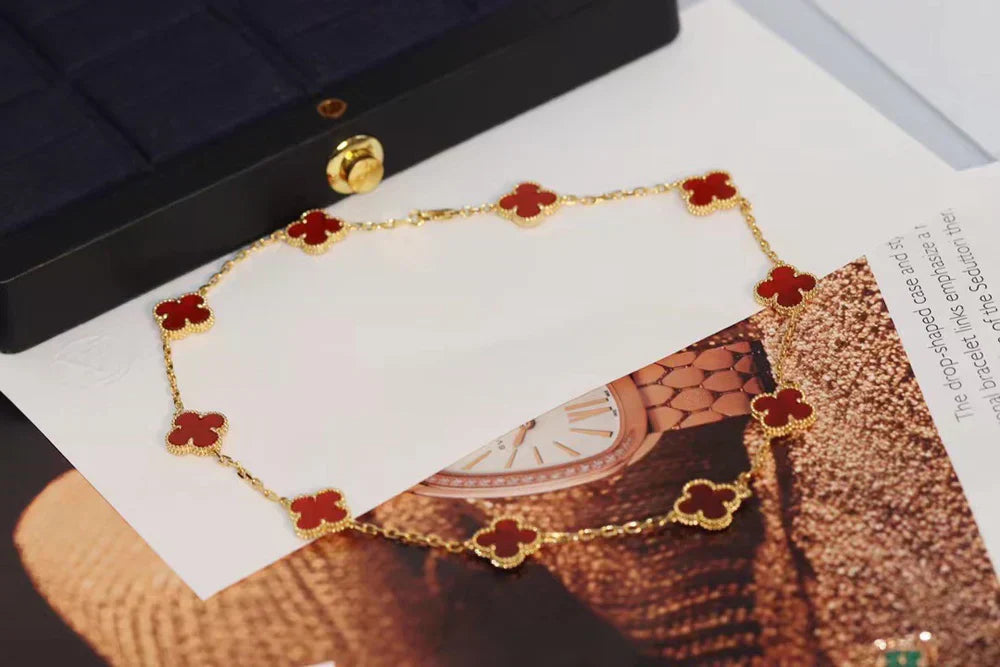 CLOVER | Collana Rossa con 10 Motivi