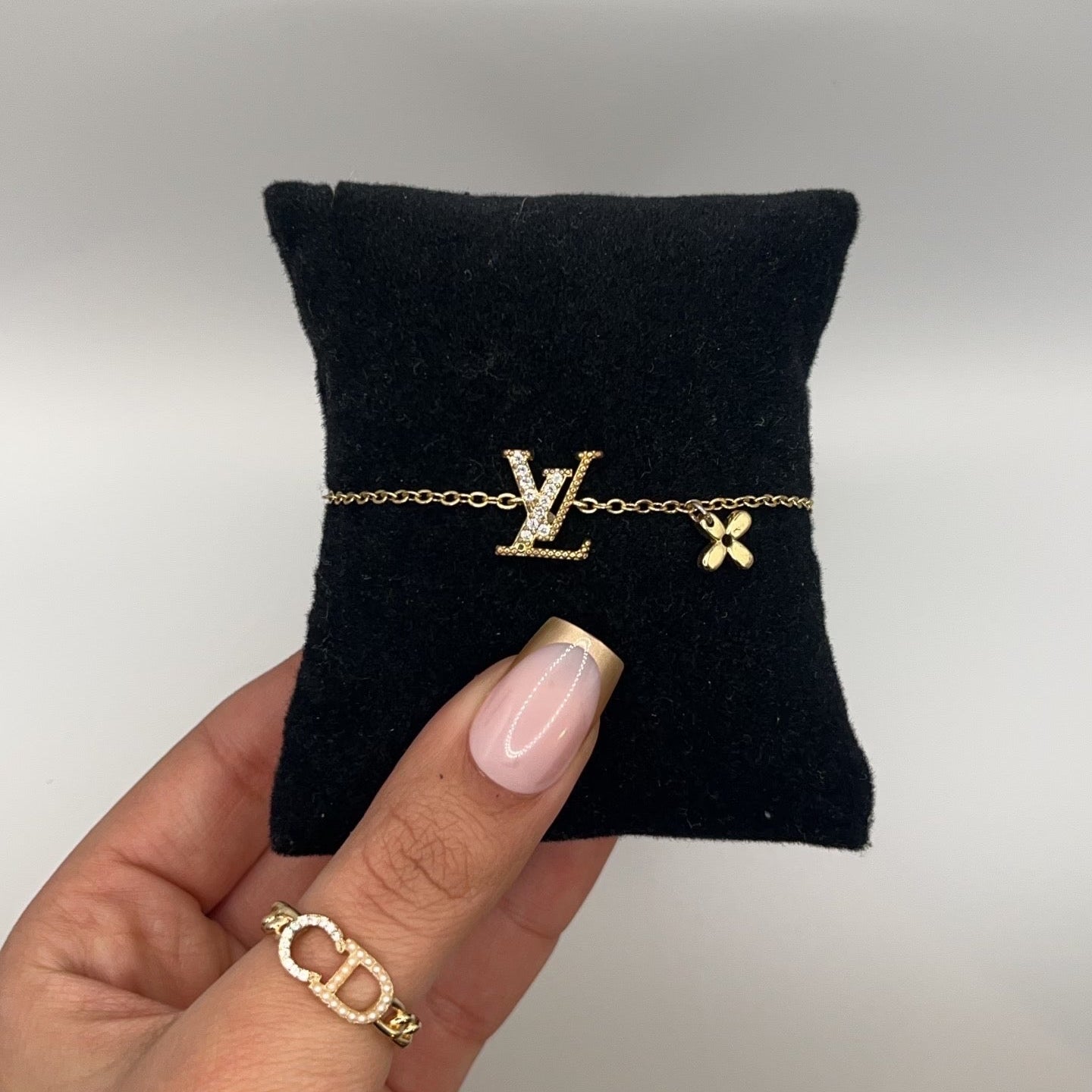 ESCLUSIVO | Bracciale LV